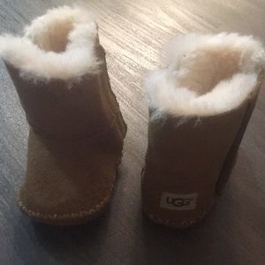 Ugg boots size 2/3